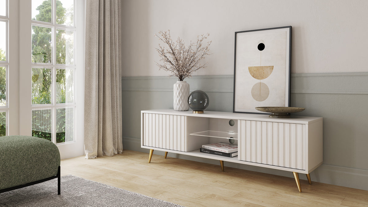 Meuble TV Bello 135 cm blanc avec portes à lamelles et pieds dorés