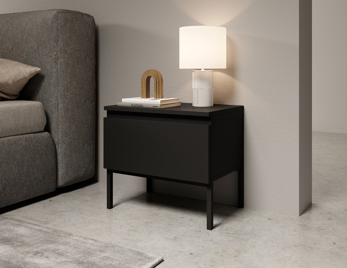 Table de chevet Bemmi noire avec pieds noirs