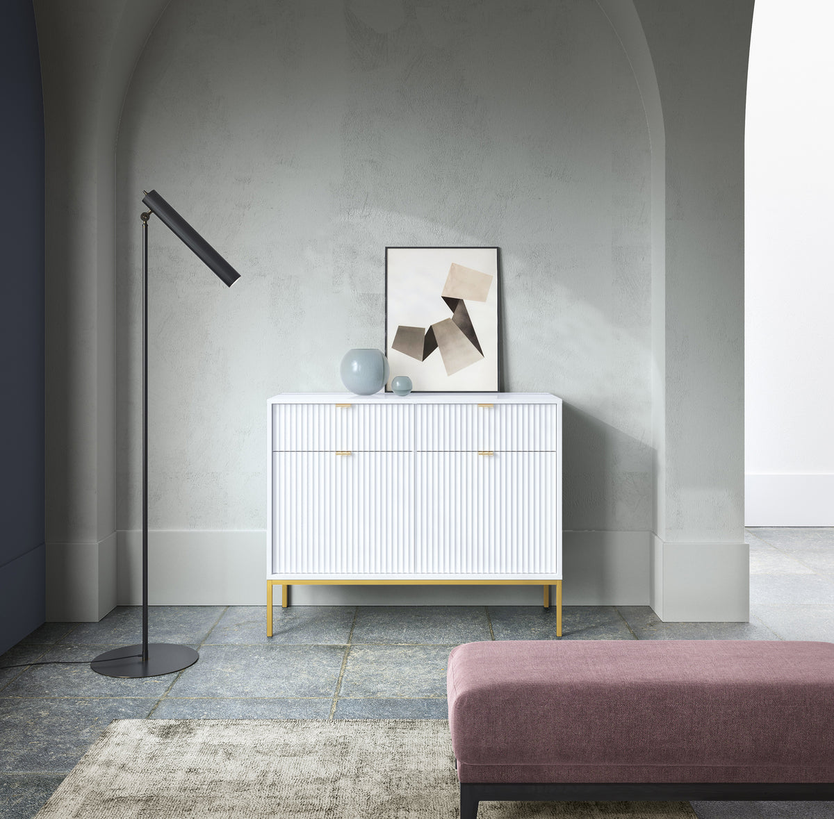 Commode 2 portes Vellore 104 cm blanche avec façades rainurées et structure dorée