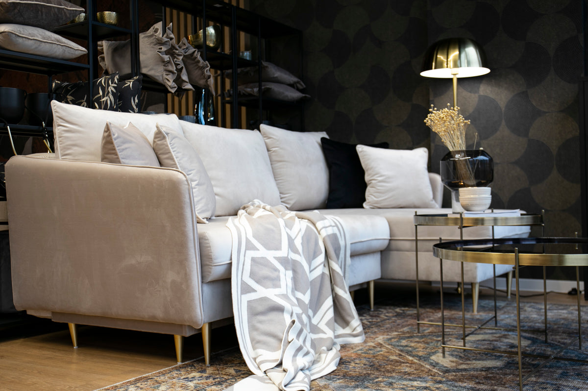 Canapé d'angle Volio beige velours hydrofuge pieds dorés avec fonction couchage