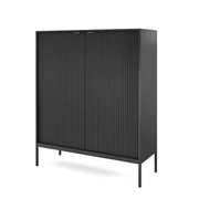 Commode haute Vellore noire avec façades rainurées et poignées dorées