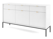 Commode trois portes Vellore 154 cm blanche avec façades rainurées et poignées dorées