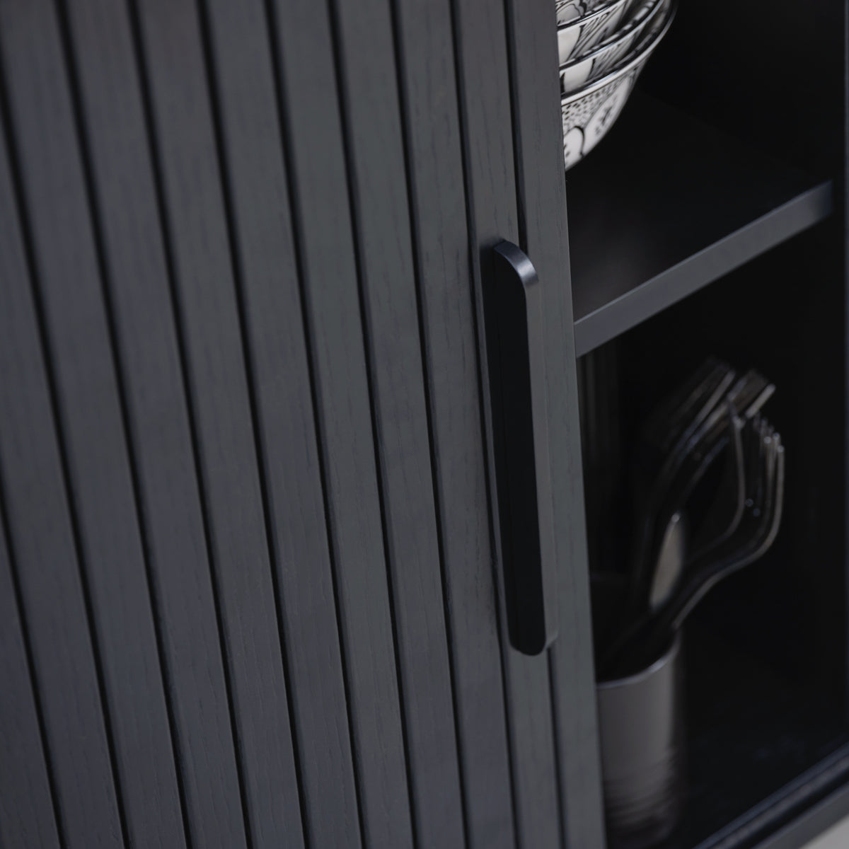 Kommode Gativel 140x76 cm Lamellen Eiche Schwarz