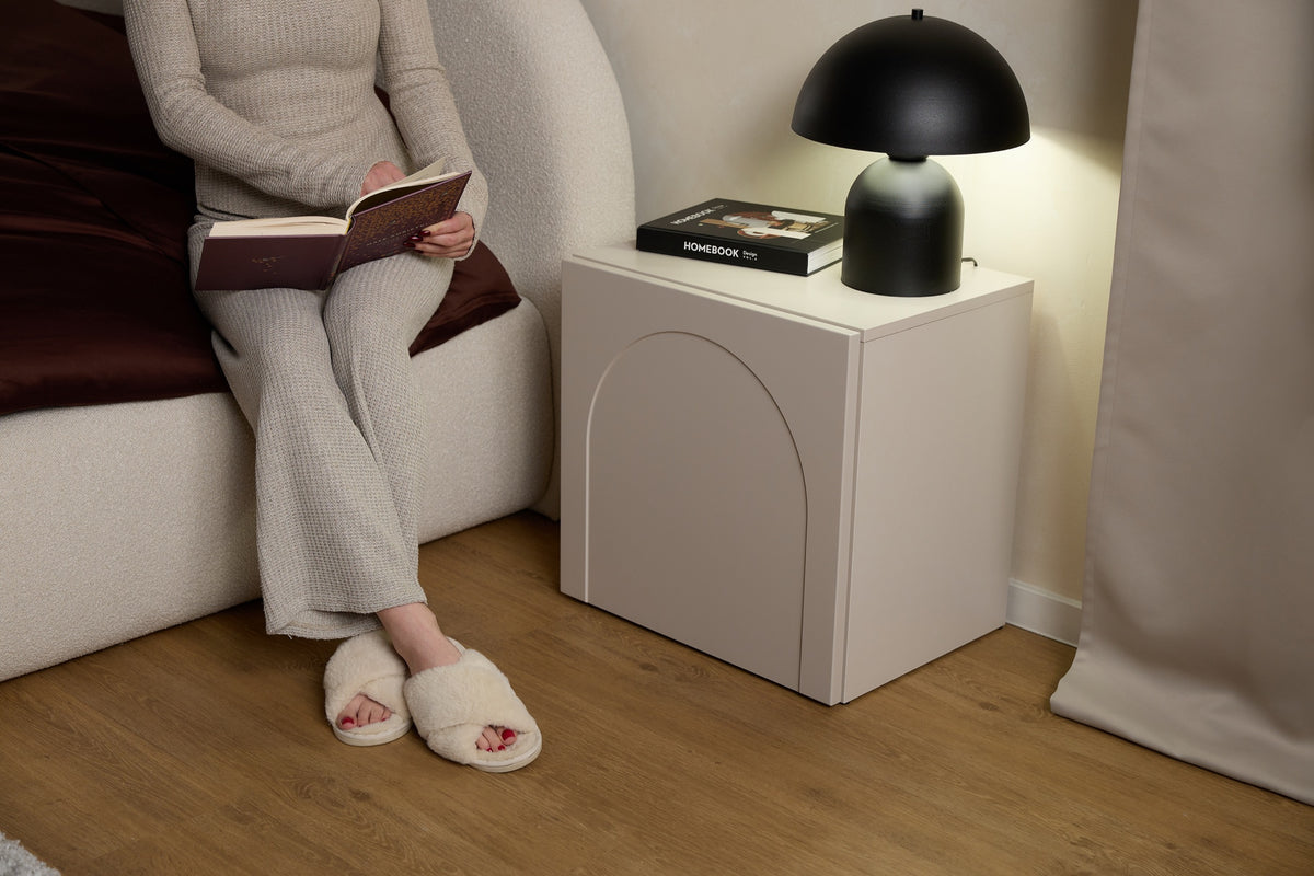 Table de chevet 1 porte Arkadia avec façades rainurées 50 cm cachemire