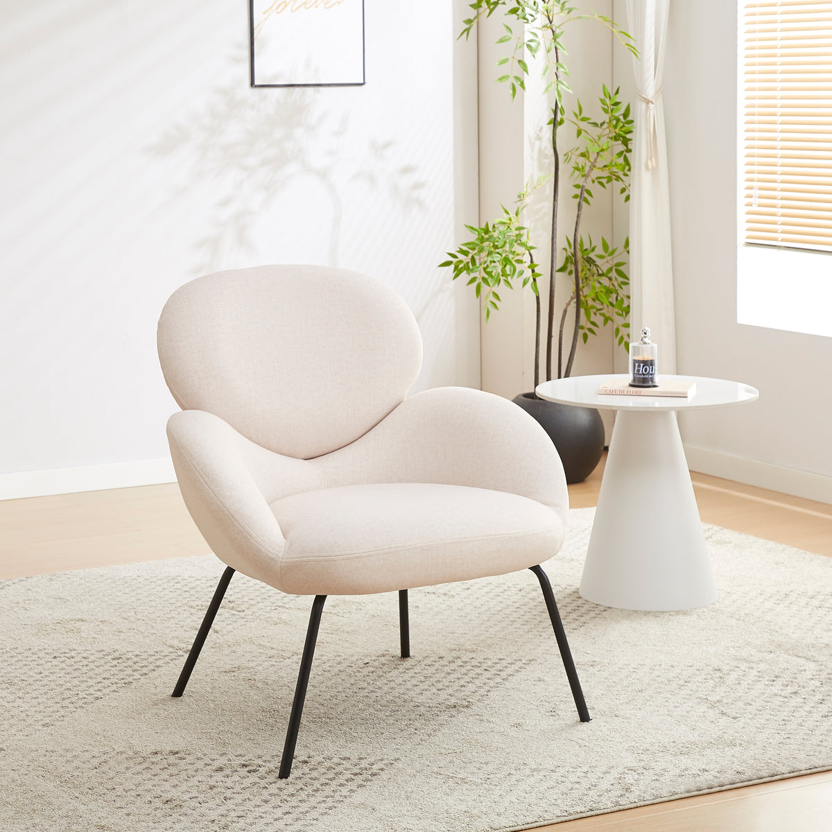 Fauteuil de relaxation Almone en velours crème, tissu facile d'entretien