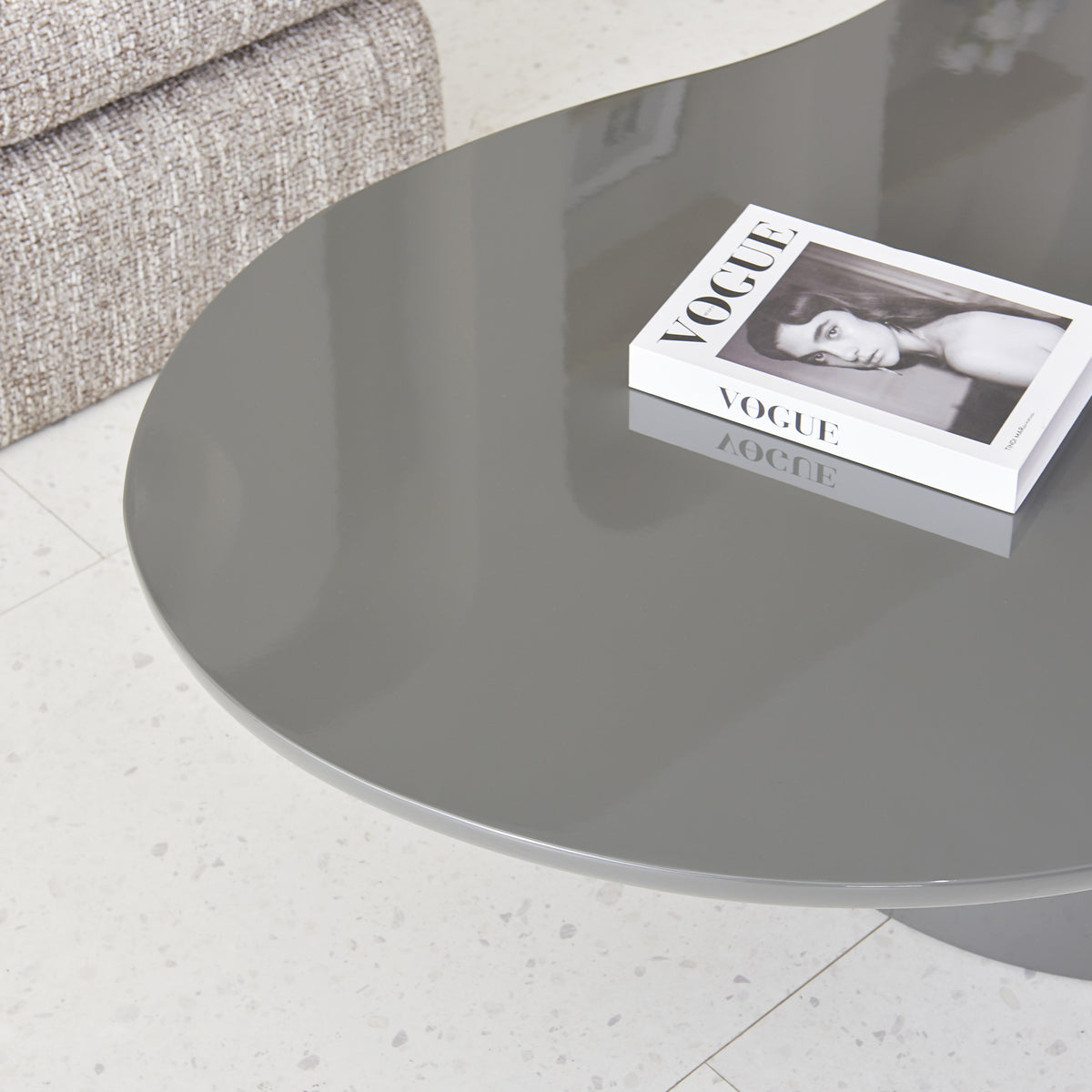 Tratesse Couchtisch 130x77 cm Grau Hochglanz