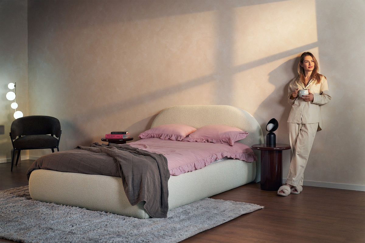 Lit tapissé 180x200 cm Buvio avec coffre, cadre métallique, bouclé crème