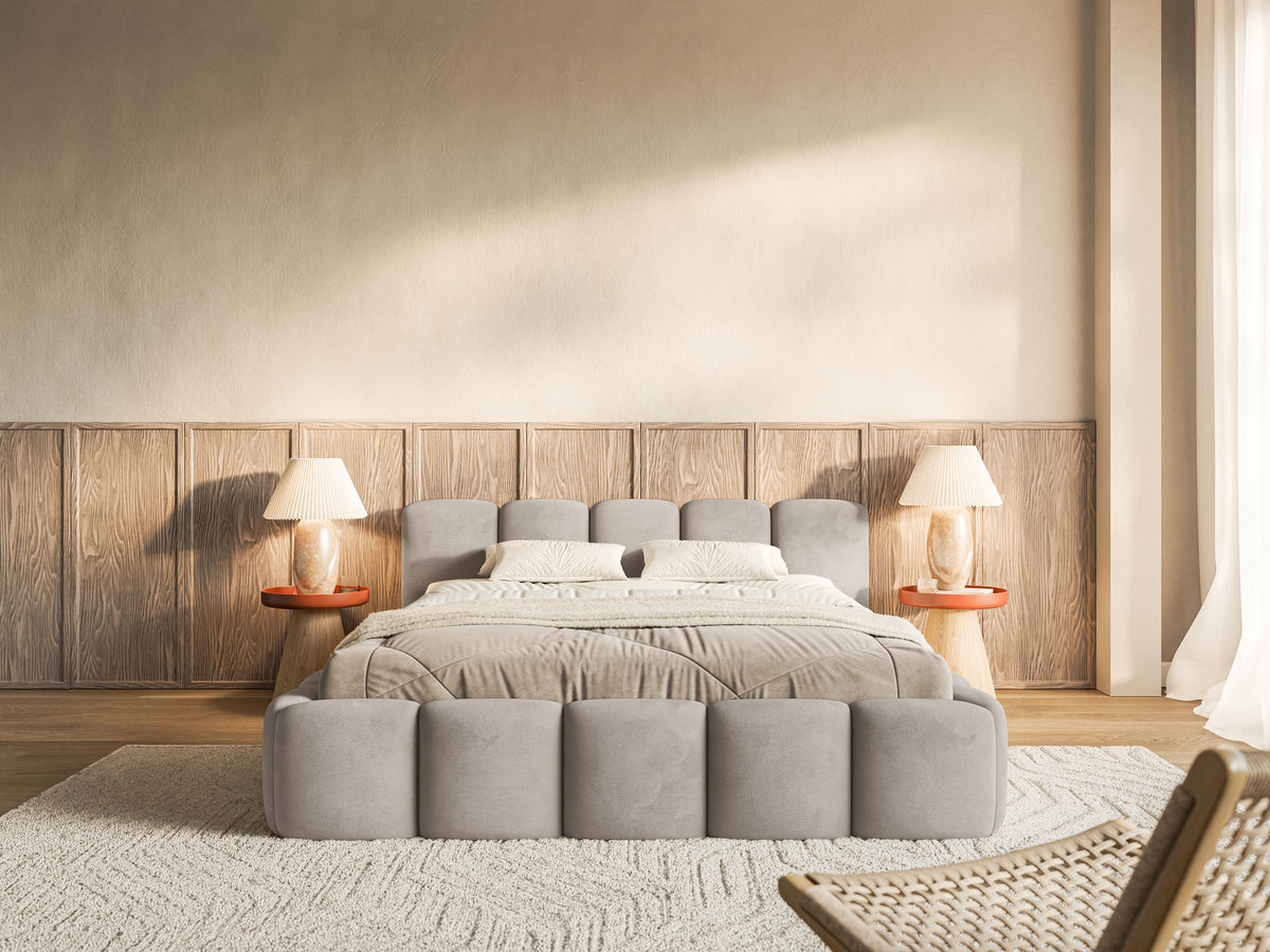 Gepolstertes Bett 120x200 cm Cloudy Low hellgrauer Velours, wasserabweisend und leicht zu reinigen