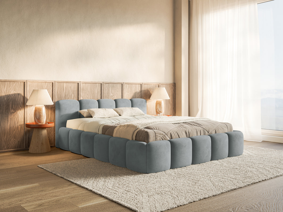 Gepolstertes Bett 120x200 cm Cloudy Low mit Stauraum, Metallrahmen, grauer Velours, wasserabweisend und pflegeleicht