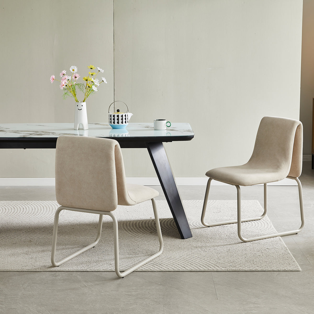 Chaise rembourrée Reestify en velours beige avec tissu facile à nettoyer