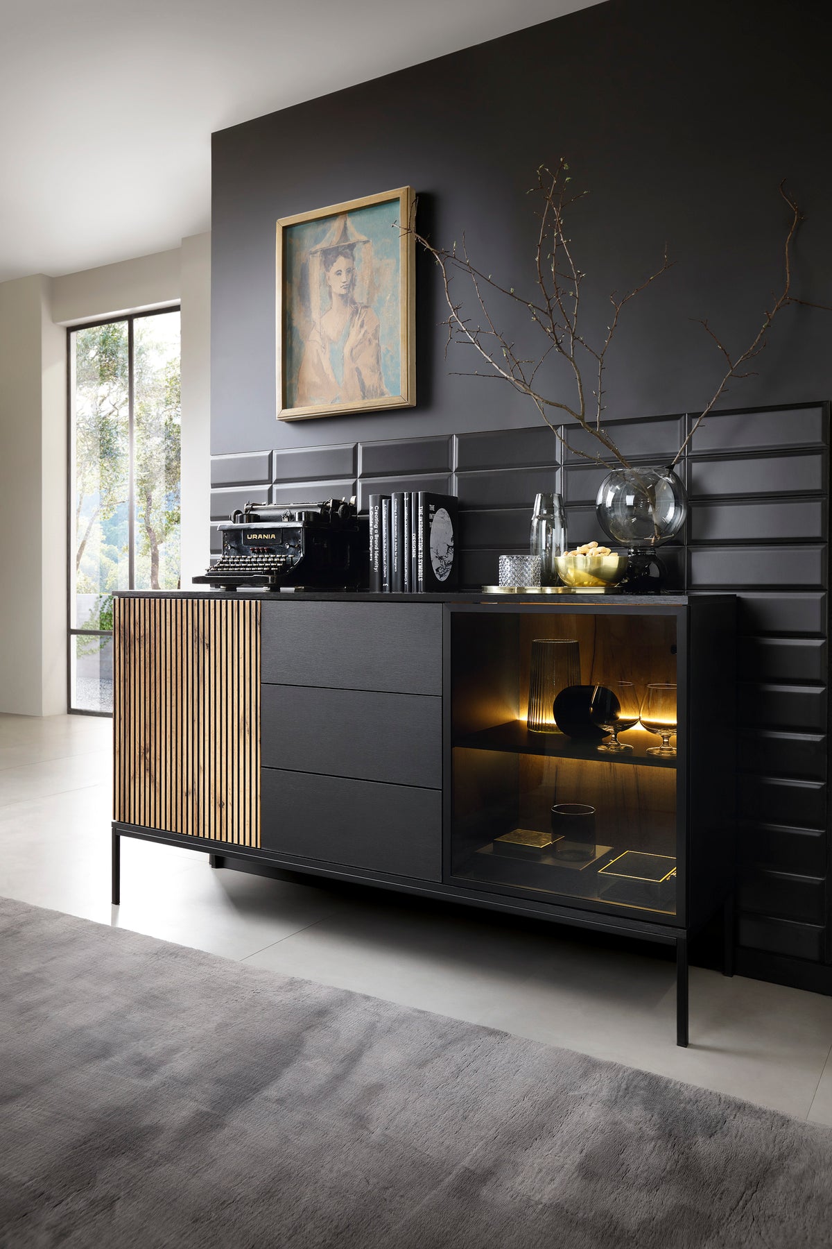 Tosena Kommode mit zwei Türen, Schubladen und LED-Beleuchtung, 154 cm, Schwarz/Wotan-Eiche