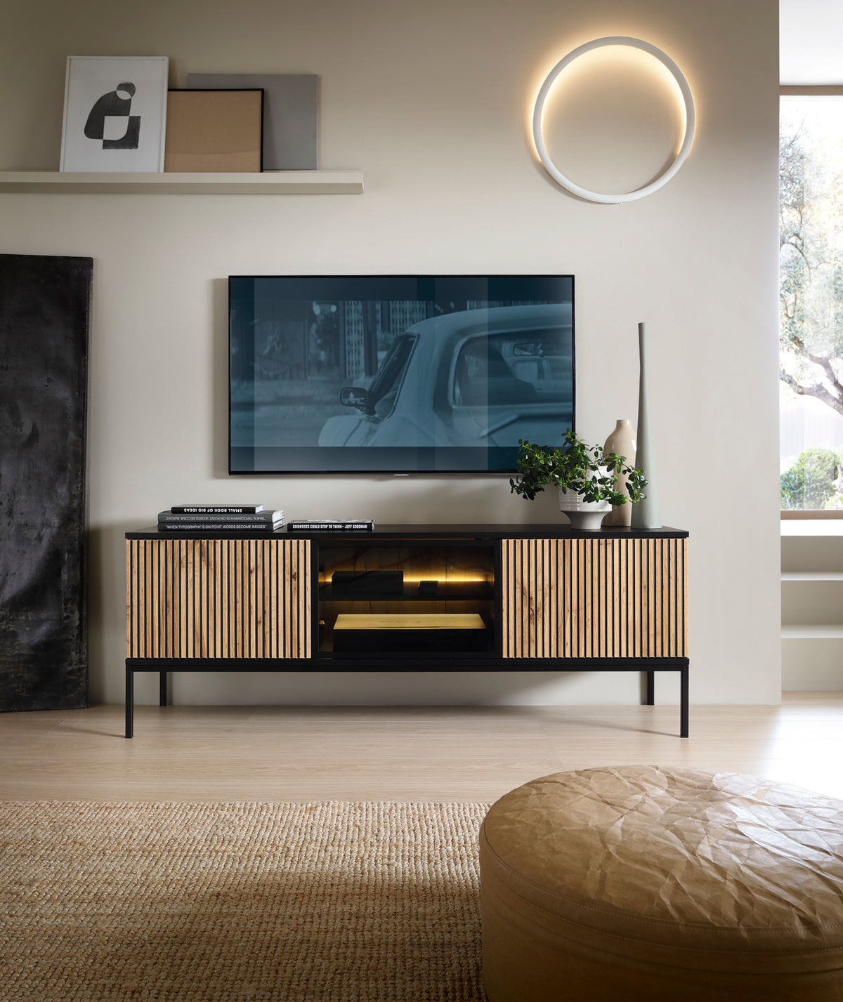 Meuble TV Tosena trois portes avec éclairage LED 154 cm Noir/Chêne Wotan