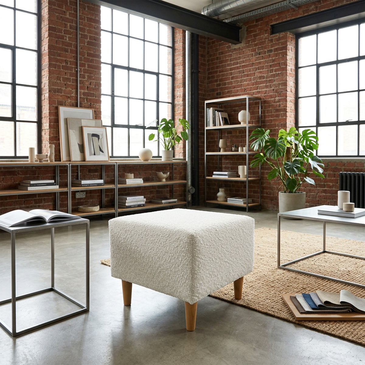 Fauteuil oreille Teddlo avec repose-pieds, tissu chenille crème, pieds en hêtre