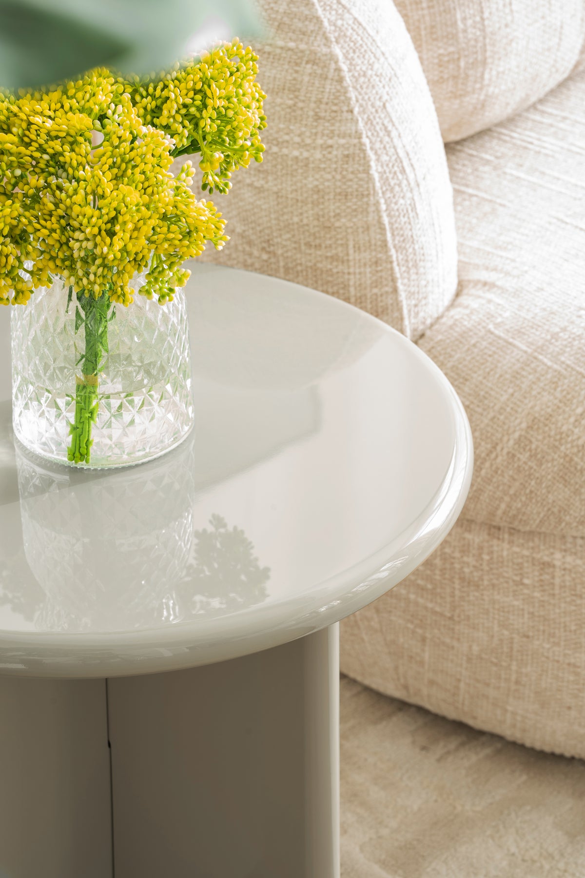 Table basse Compey diamètre 50 cm beige haute brillance