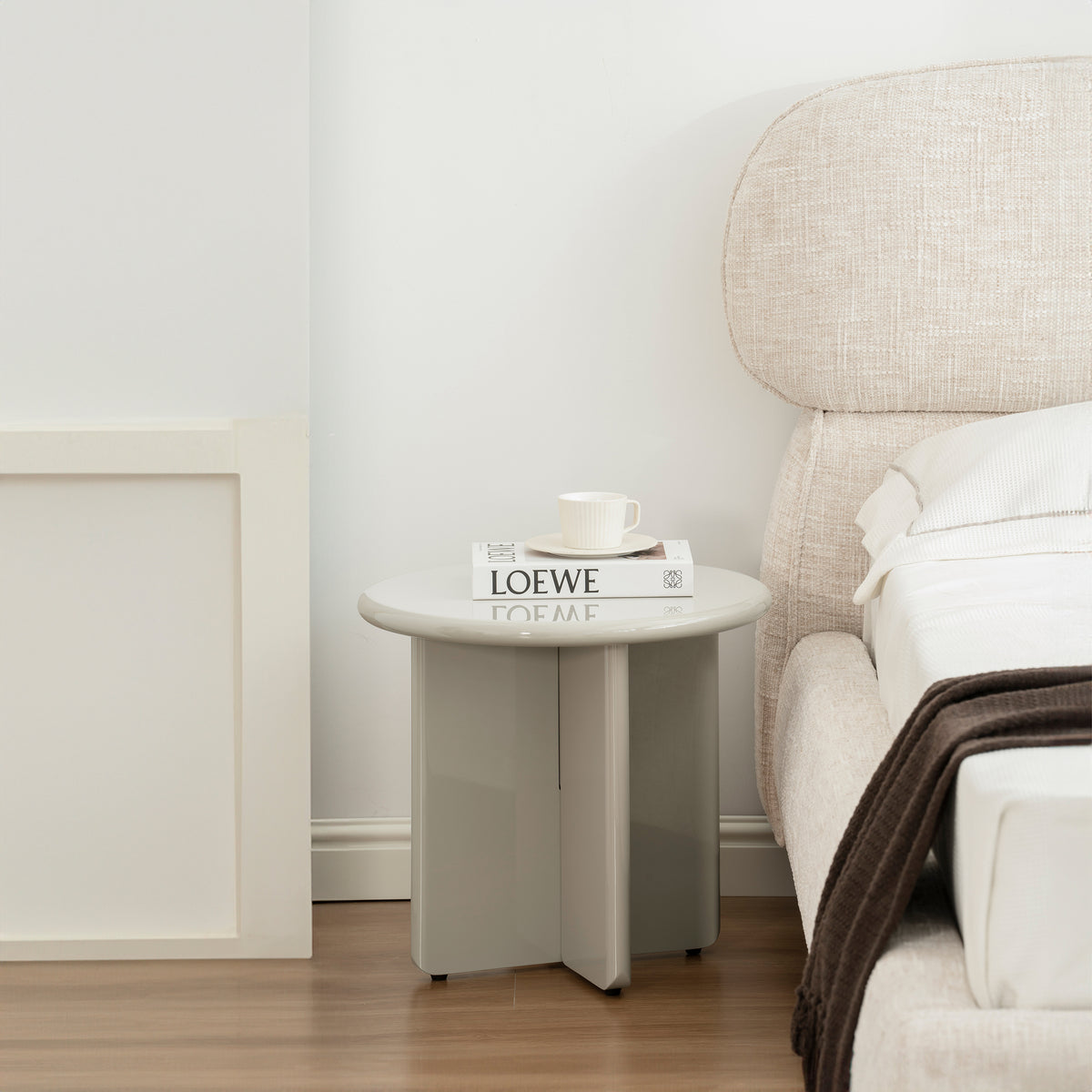 Table basse Compey diamètre 50 cm beige haute brillance