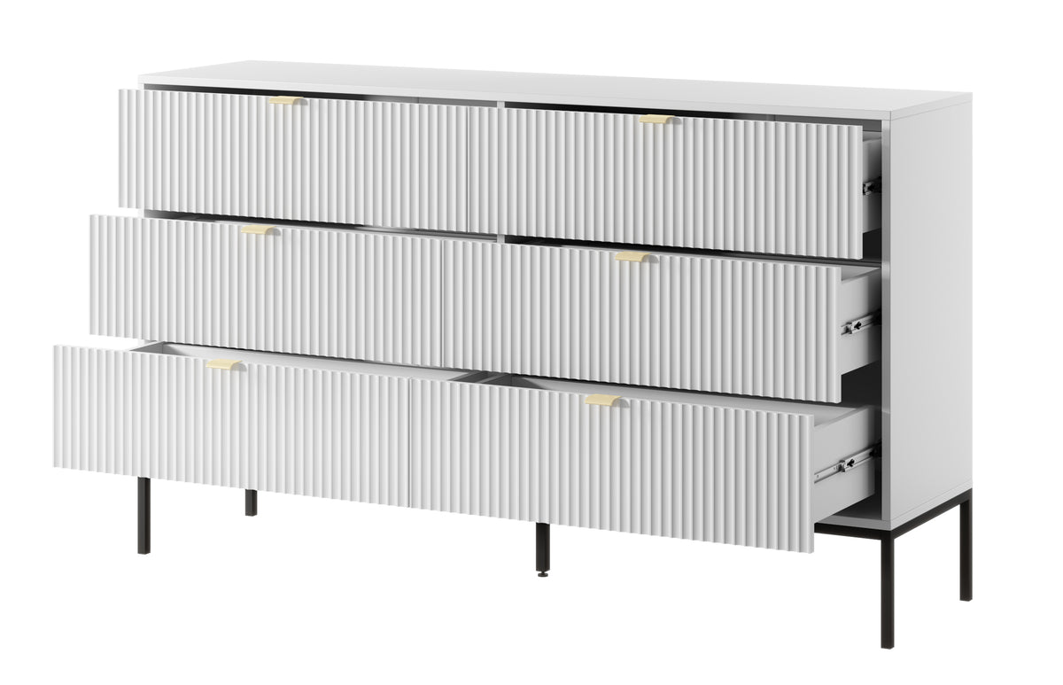 Commode six tiroirs Vellore 154 cm blanche avec façades rainurées et structure noire