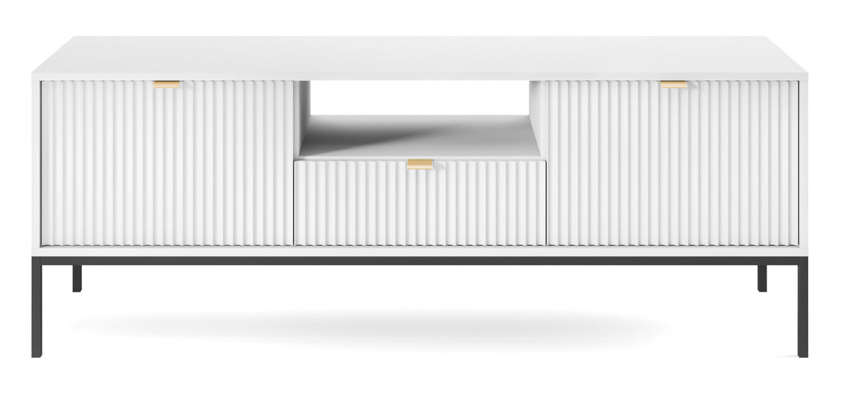 Meuble TV Vellore 154 cm blanc avec façades rainurées et poignées dorées