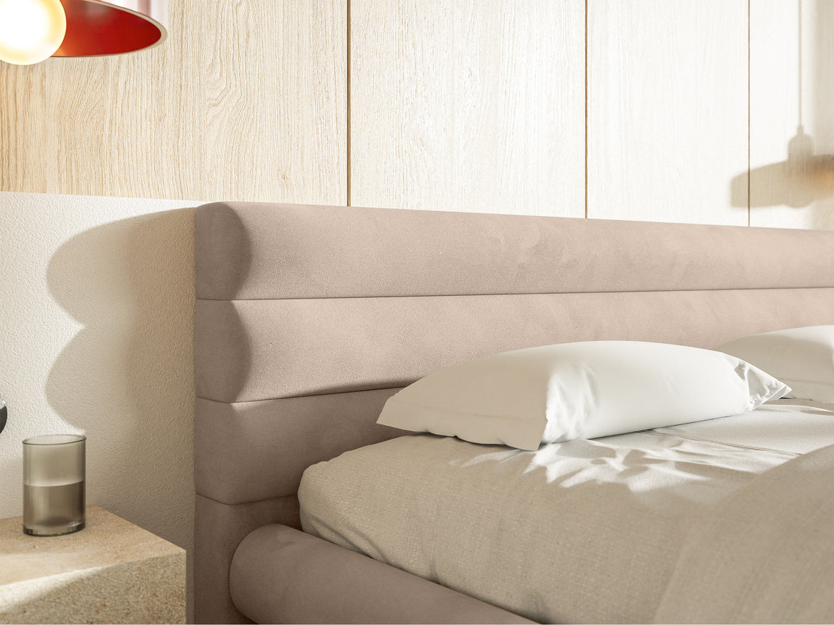 Lit tapissé 180x200 cm Alegre avec coffre de rangement beige velours hydrofuge facile à nettoyer cadre métallique