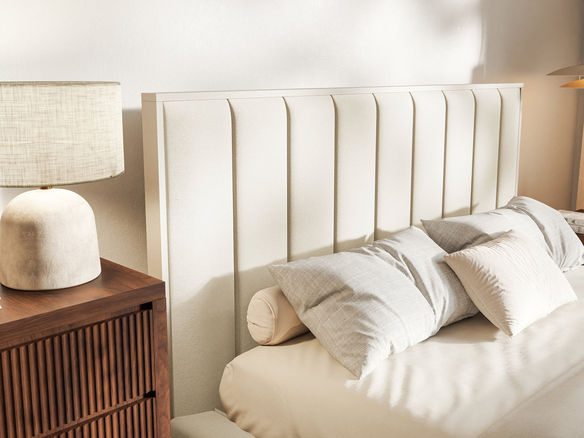 Polsterbett 140x200 cm Togents mit LED-Beleuchtung, cremefarbener Veloursstoff, wasserabweisend