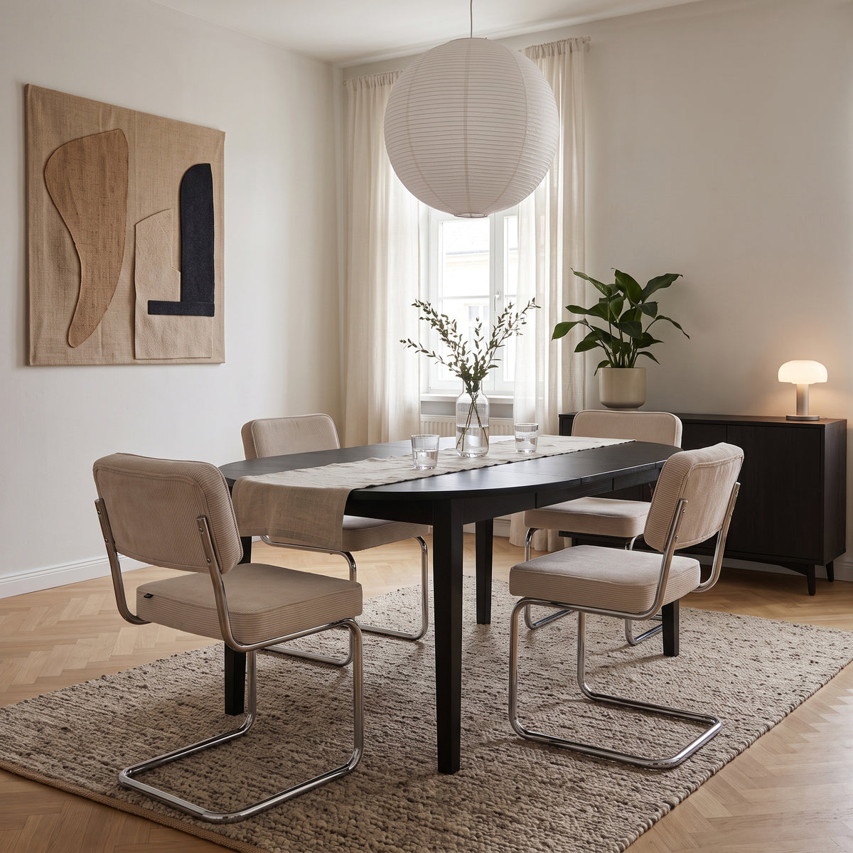 Chaise tapissée Dessaus en velours côtelé beige sur base chromée