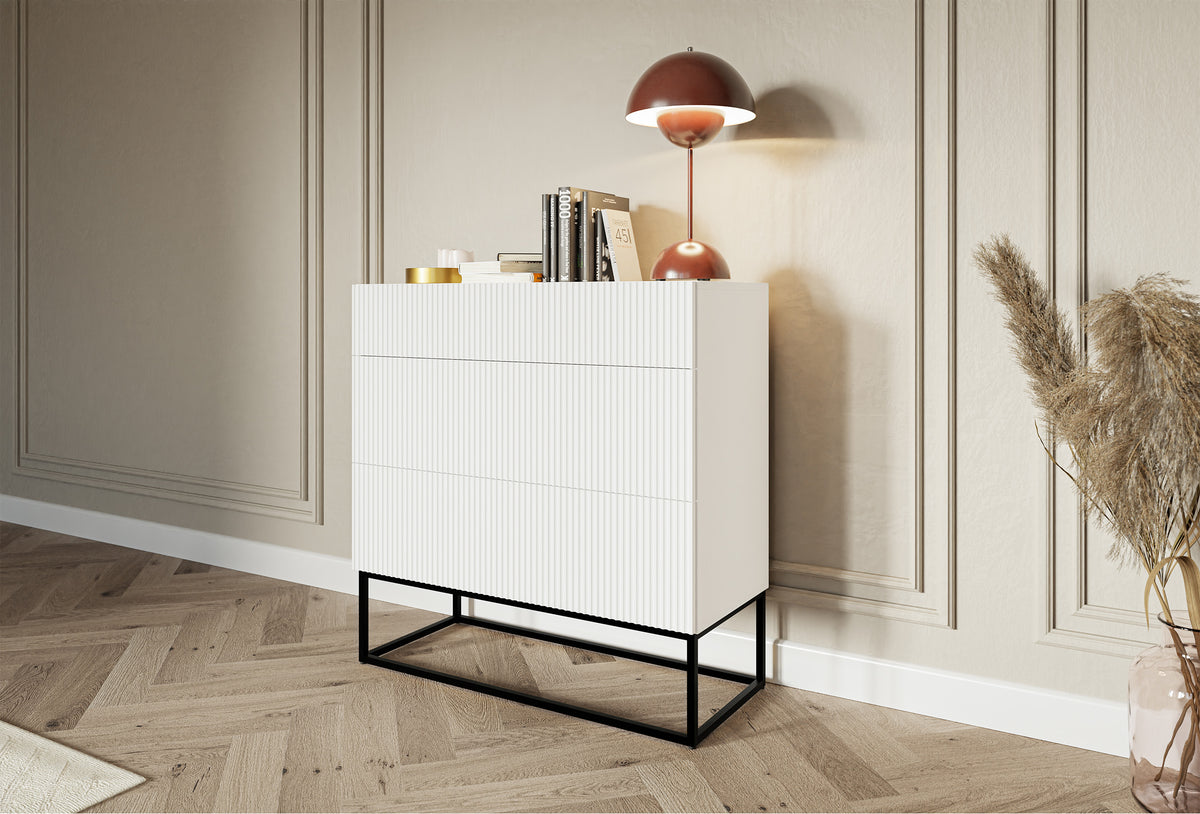 Commode Veldio avec façade rainurée et trois tiroirs 90 cm Blanche avec pieds noirs