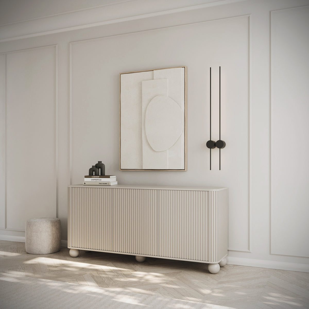 Kommode Arvello mit Fräsungen, dreitürig, 163 cm, auf kugelförmigen Beinen, Sandbeige