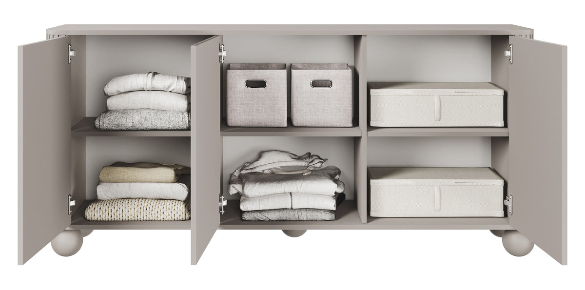 Kommode Arvello mit Fräsungen, dreitürig, 163 cm, auf kugelförmigen Beinen, Sandbeige