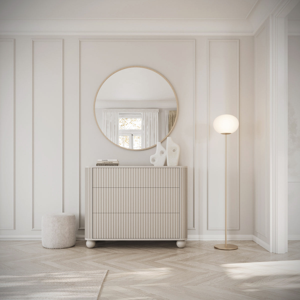 Kommode Arvello mit Fräsungen und drei Schubladen, 93 cm, auf Kugelfüßen, beige sandfarben