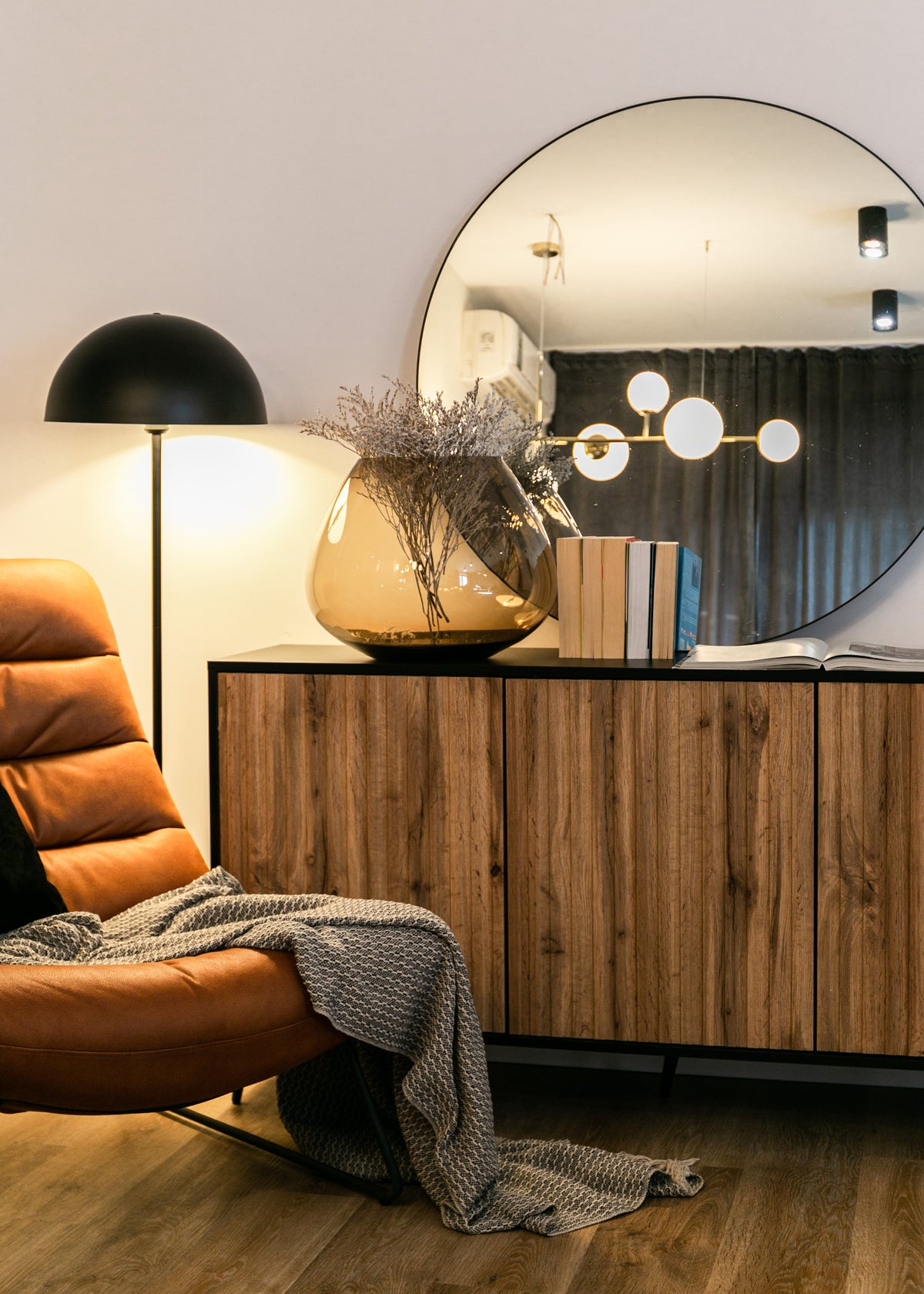 Commode Bello avec façades à lames 154 cm noire/chêne Wotan