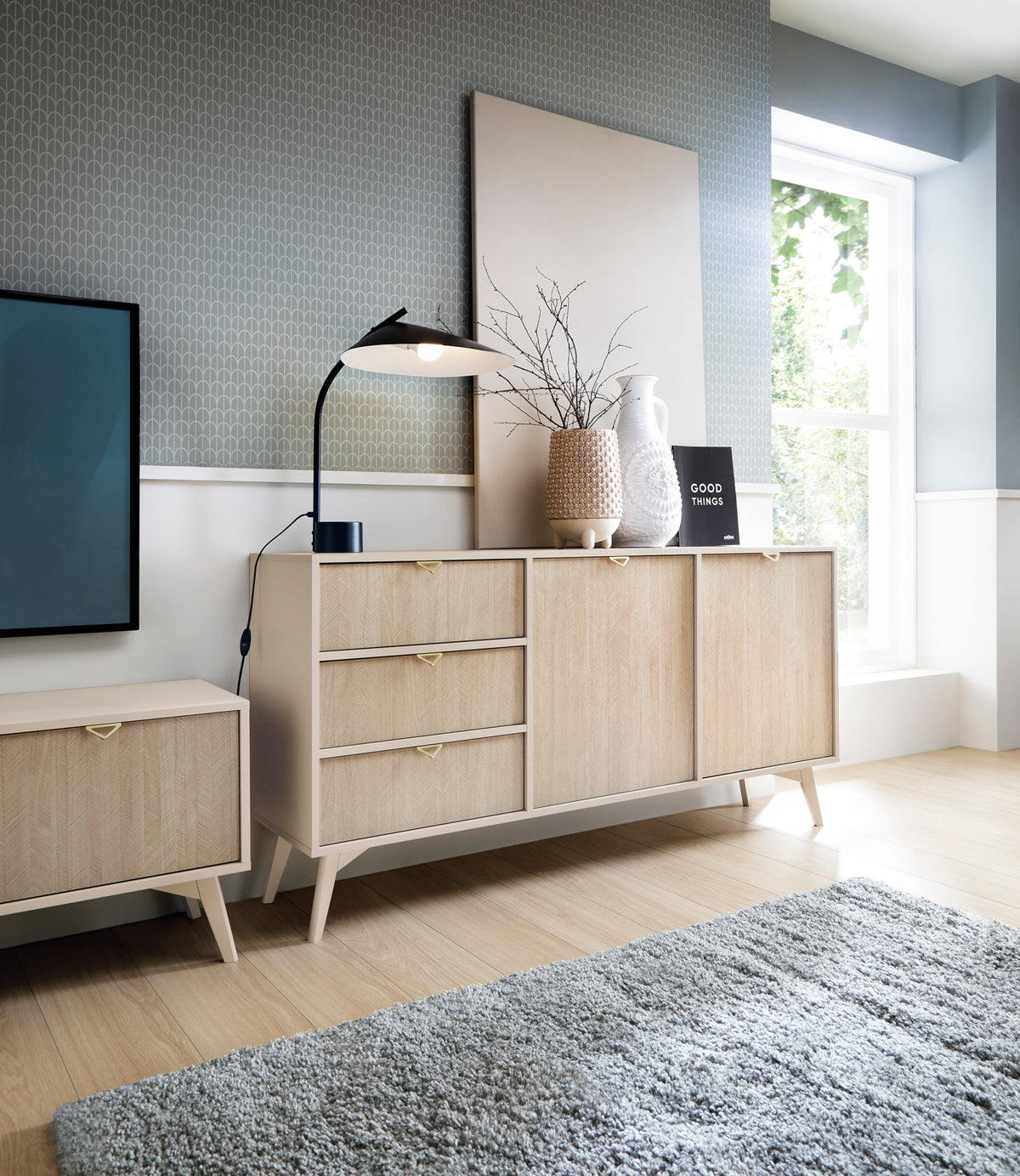 Favoria Kommode, 2-türig mit Schubladen, 158 cm, beige/Scandi Fischgrätmuster mit goldenen Griffen