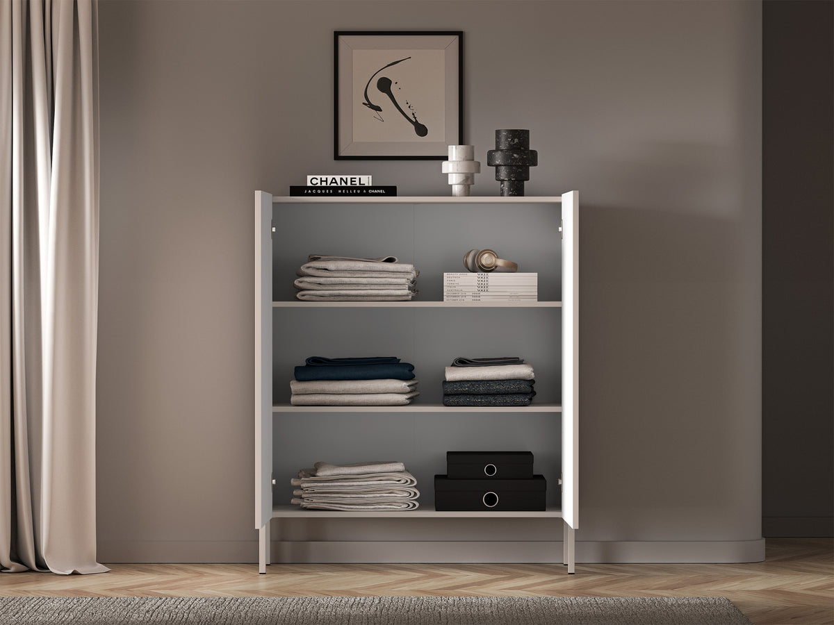 Commode haute à deux portes Derriva avec façades rainurées 100 cm cachemire