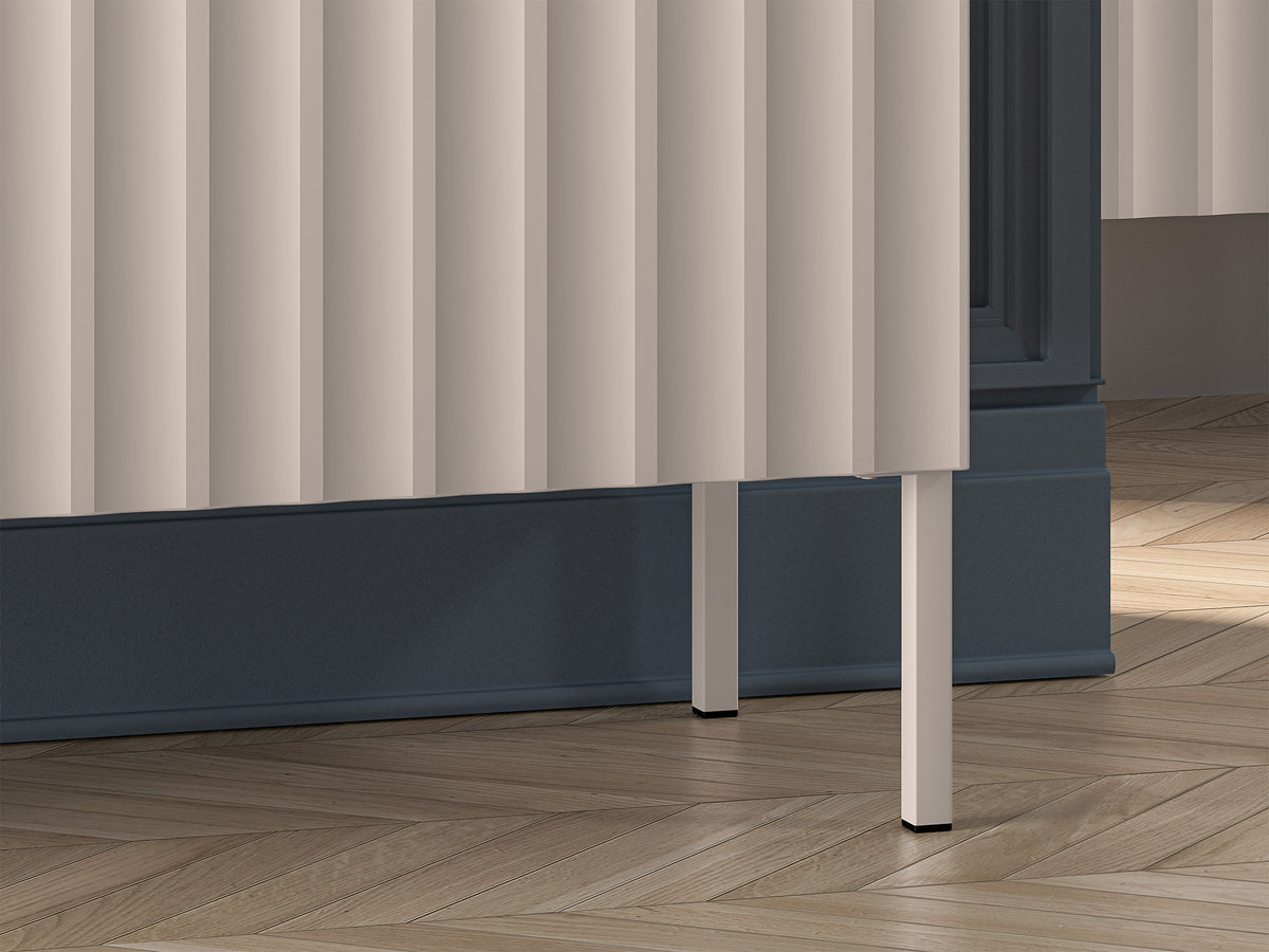Commode trois portes Derriva avec façades rainurées 170 cm cachemire