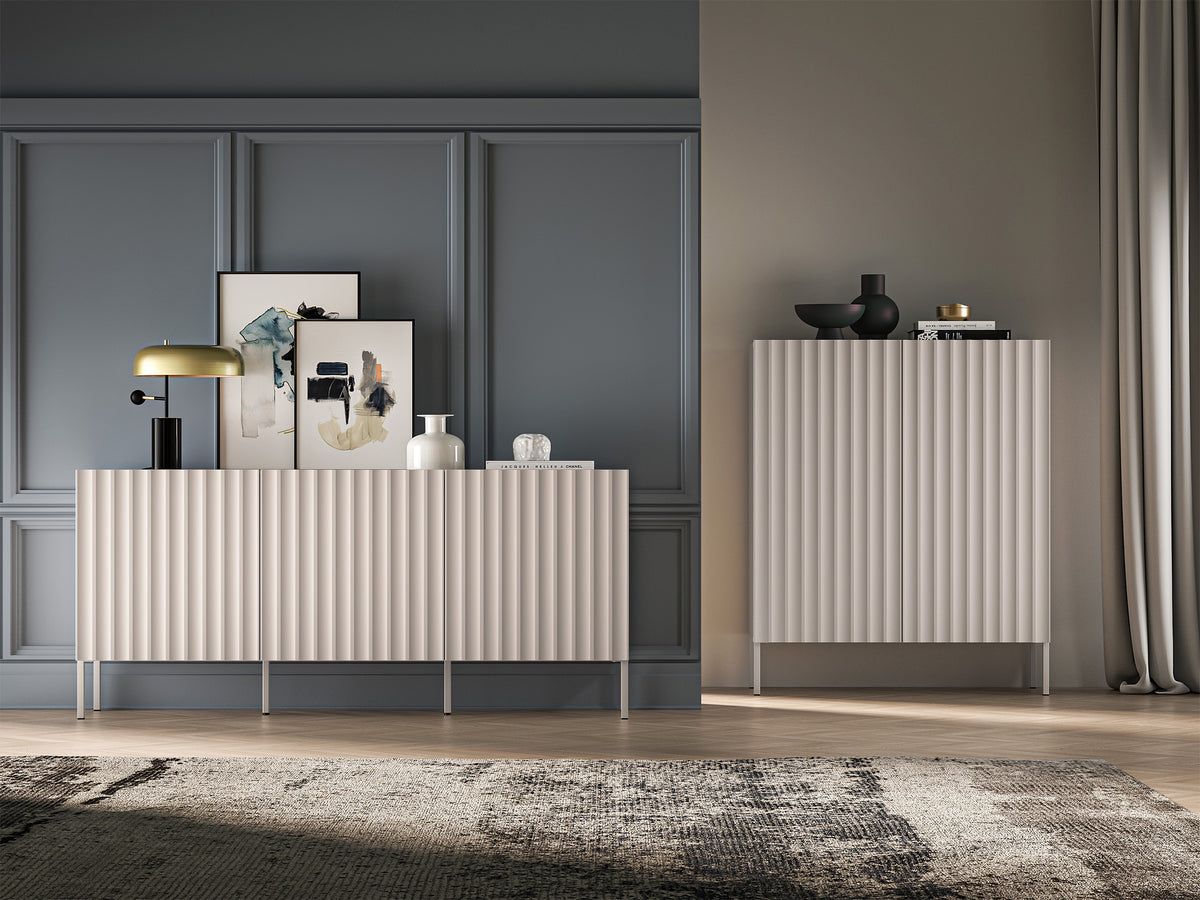 Commode trois portes Derriva avec façades rainurées 170 cm cachemire