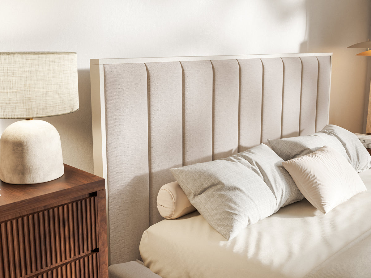 Lit tapissé 140x200 cm Togents avec rangement et éclairage LED, cadre métallique, tissu chenille beige hydrofuge