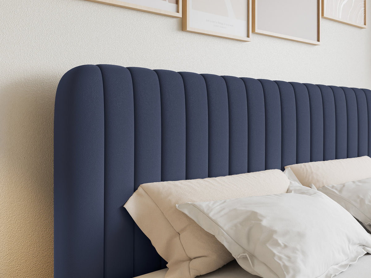Kontinentales Bett 140x200 cm Saliano mit Stauraum und Topper, marineblauer hydrophober Chenillestoff