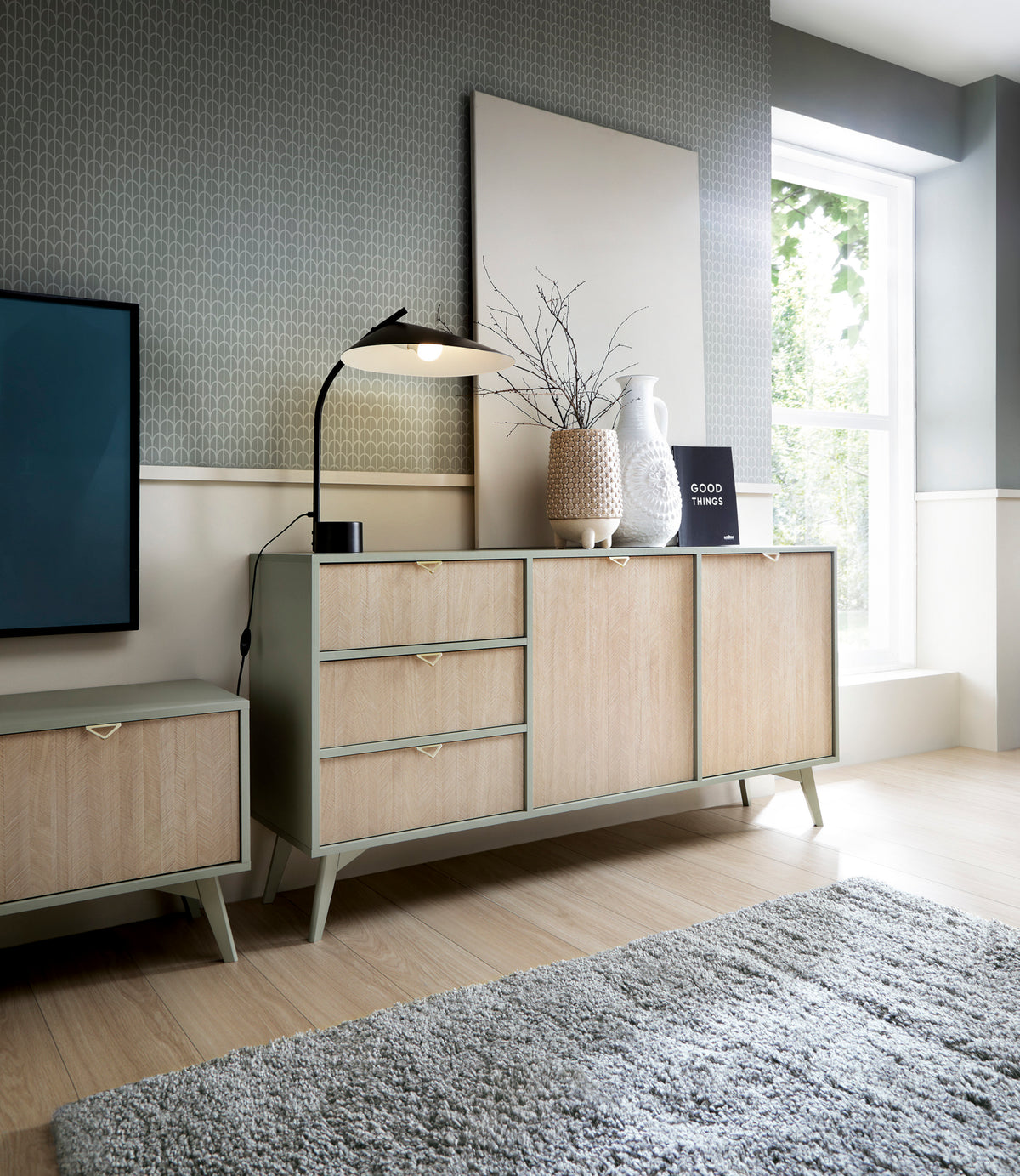 Commode Favoria 2 portes avec tiroirs 158 cm eucalyptus/motif chevron scandi avec poignées dorées
