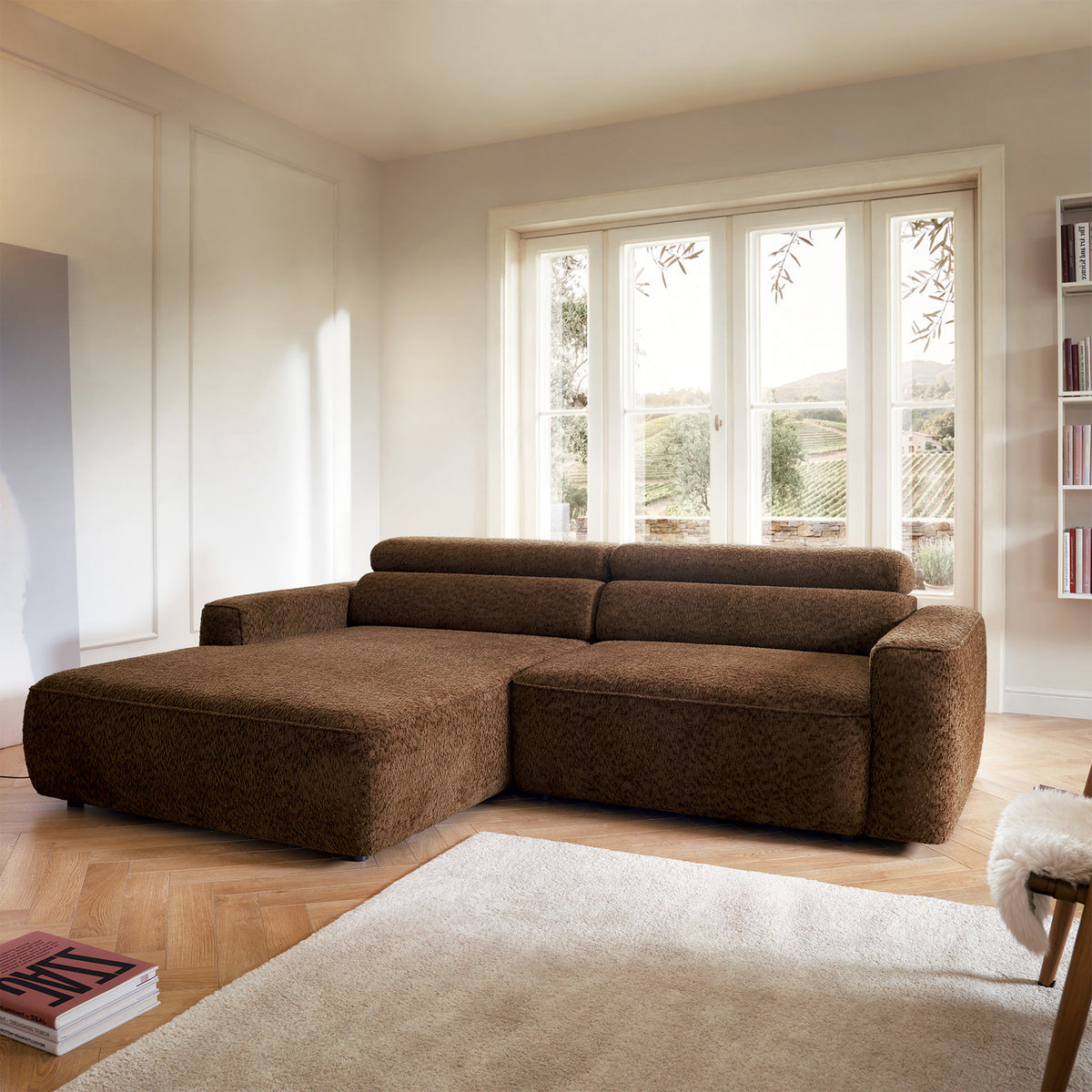 Canapé d'angle Fando avec assise électrique coulissante, forme en L, côté gauche, tissu chenille marron