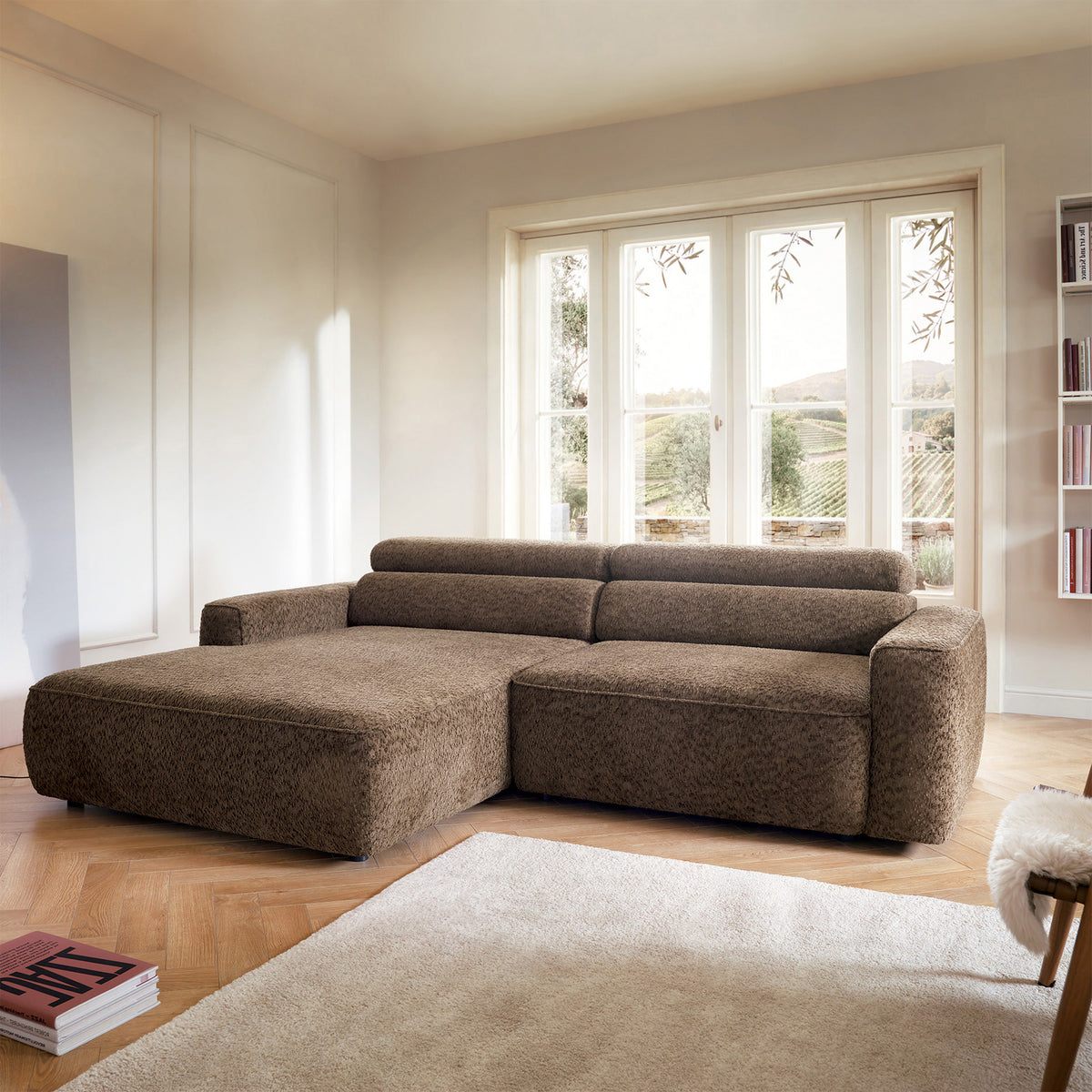 Canapé d'angle Fando avec assise électrique coulissante, forme en L, côté gauche, tissu chenille marron clair