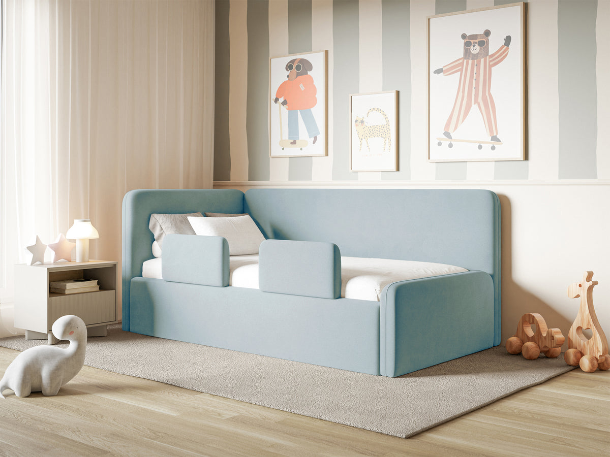 Jugendbett 90x200 cm Fanklo linksseitig mit Stauraum und blauen Samt-Hydrophob-Schutzgeländern, leicht zu reinigen