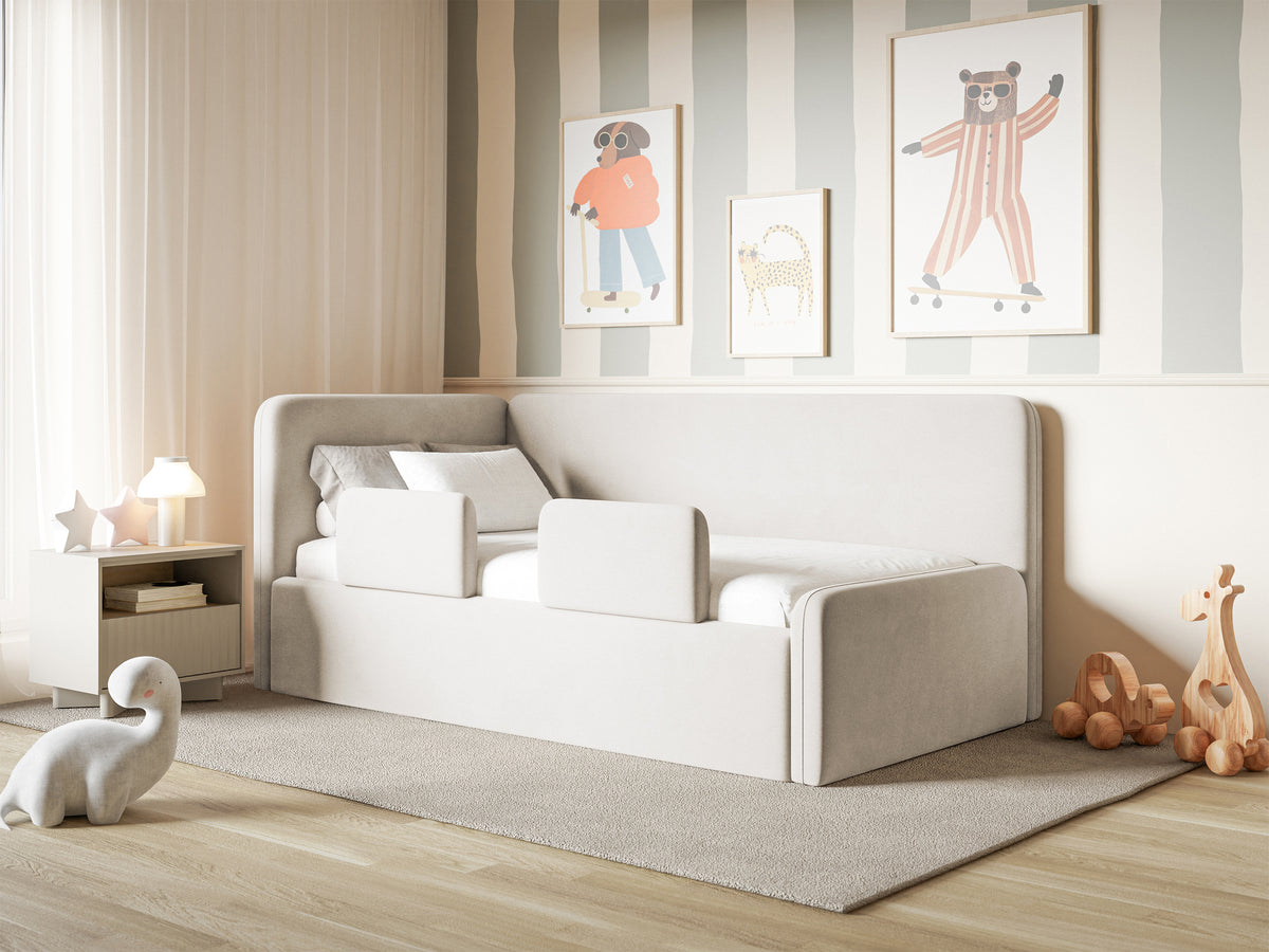 Jugendbett 120x200 cm Fanklo linksseitig mit Matratze, Stauraum und Geländern, hellbeiger Velours, wasserabweisend und leicht zu reinigen