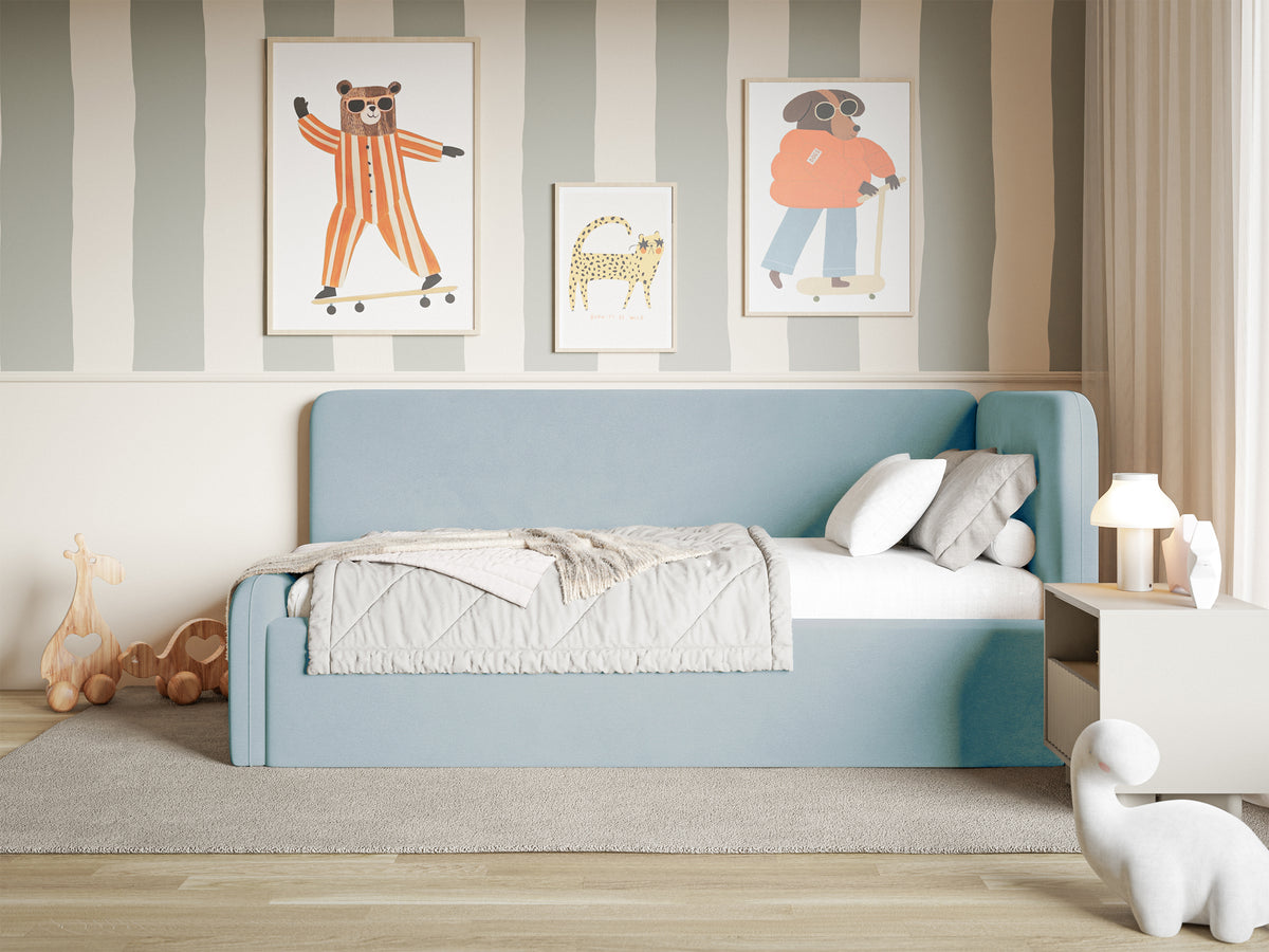 Jugendbett 120x200 cm Fanklo rechtsseitig mit Stauraum, hellblauer Velours, wasserabweisend und leicht zu reinigen
