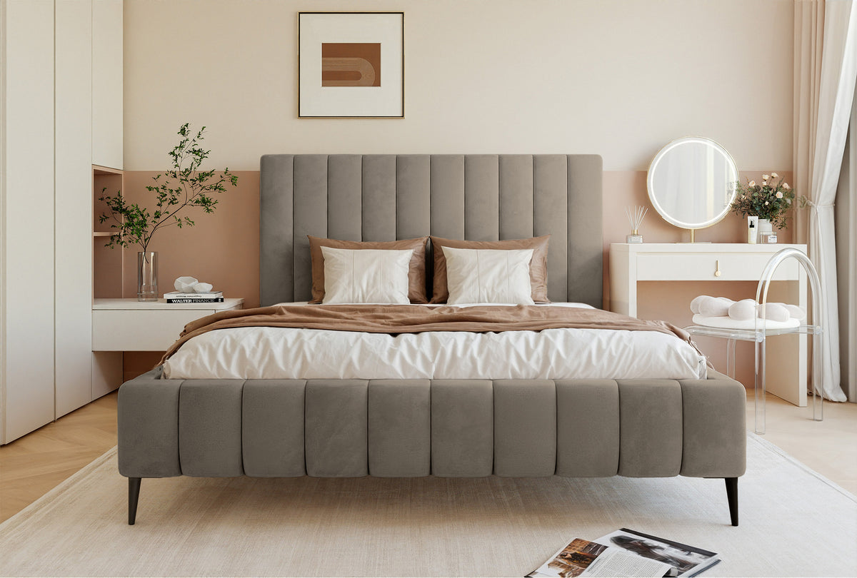 Lit tapissé 160x200 cm Fiarro avec rangement pour la literie, velours gris-beige, cadre métallique sur pieds hauts