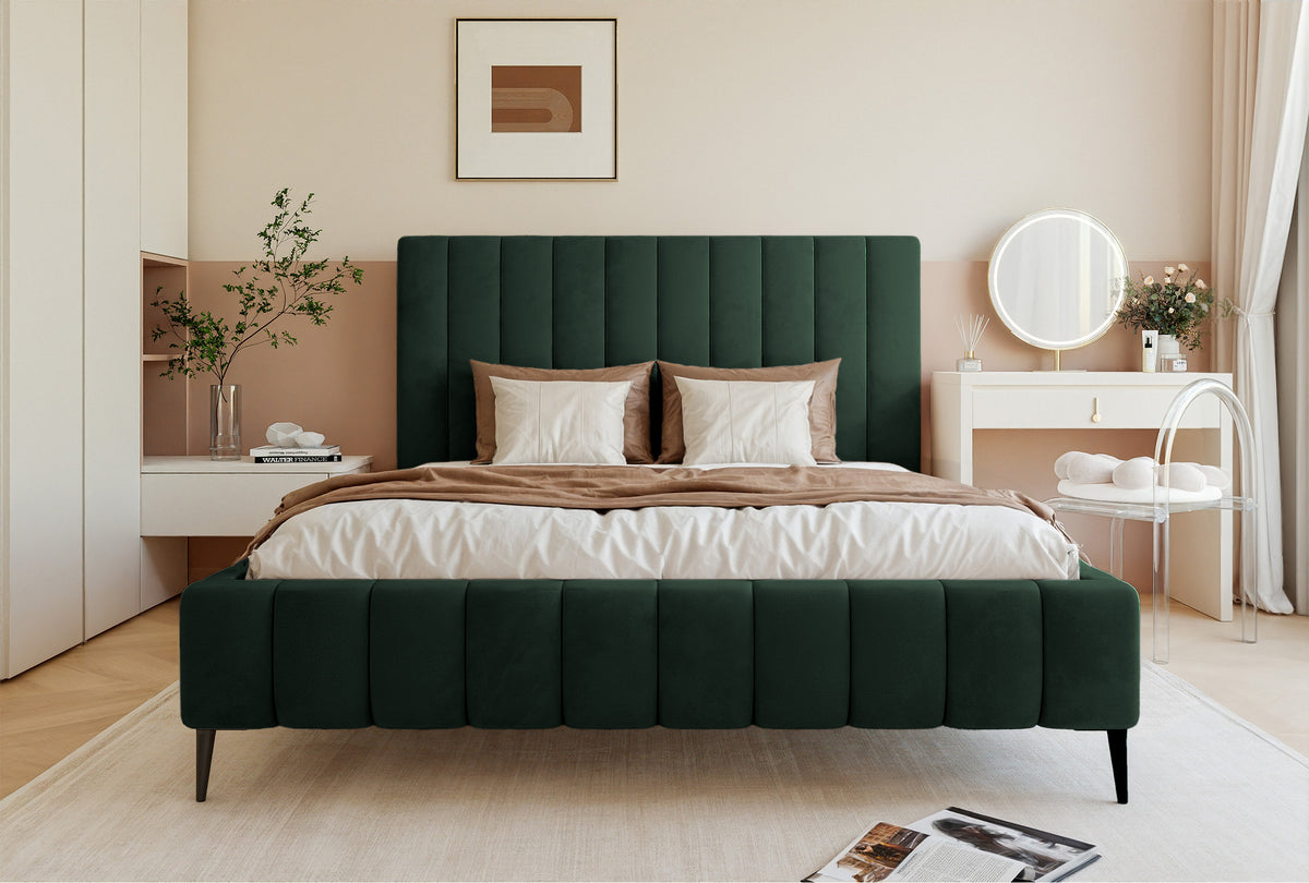 Lit tapissé 180x200 cm Fiarro avec rangement pour la literie, velours vert foncé, cadre métallique sur pieds hauts