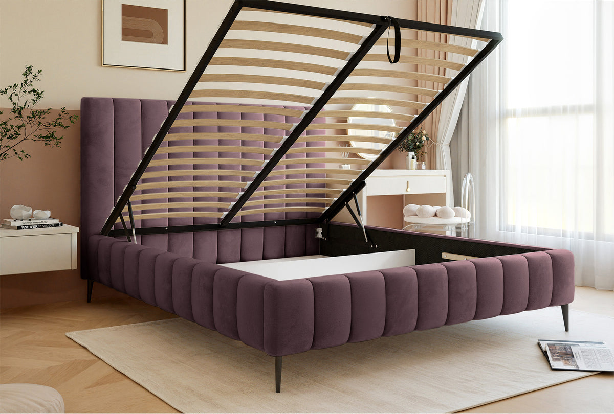 Lit tapissé 160x200 cm Fiarro avec rangement pour la literie, velours violet, cadre métallique sur pieds hauts