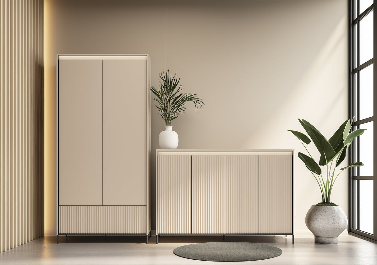 Hohe Kommode Trend mit vier Türen und Beleuchtung, 153 cm, gerillte Fronten, sandbeige / schwarz