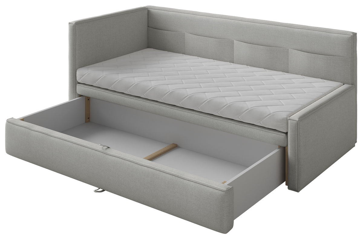 Jugendbett 90x200 cm Nesmi linksseitig mit Matratze und Stauraum hellgrauer, pflegeleichter Chenillestoff