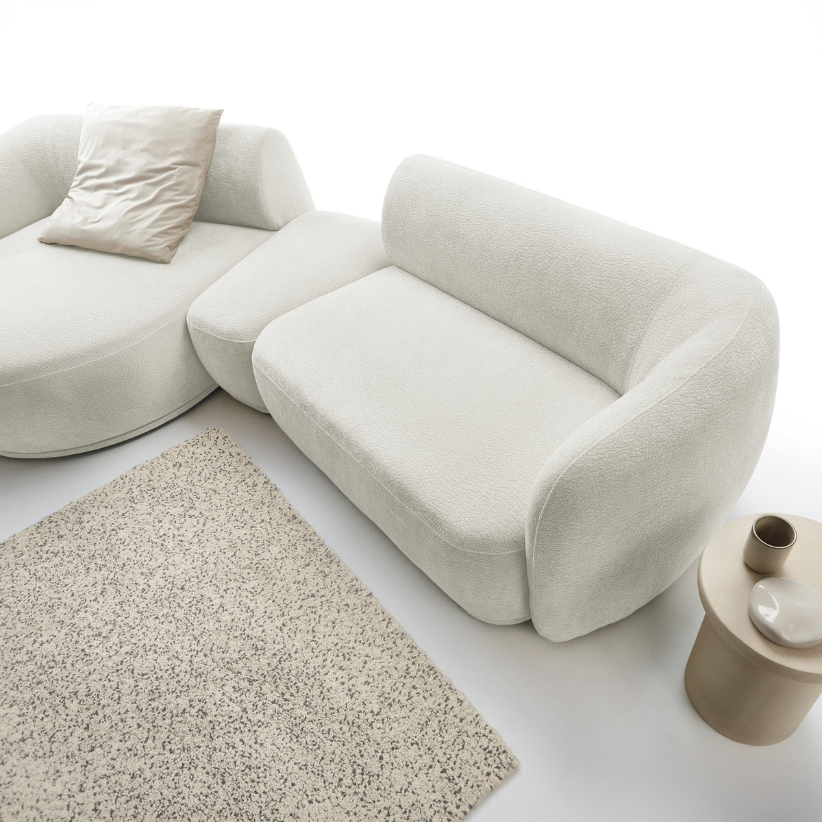 Modulares Ecksofa Bommo L-förmig mit linksseitigem Hocker, cremefarbener Chenillestoff