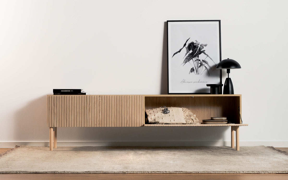 Meuble TV Nolie 175 cm sur pieds Chêne huilé