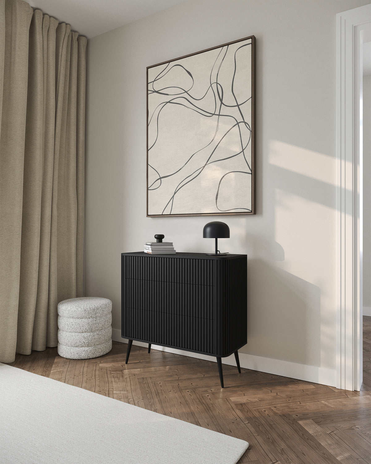 Kommode Ovarlo mit Fräsungen und drei Schubladen, 93 cm, schwarz mit schwarzen Beinen