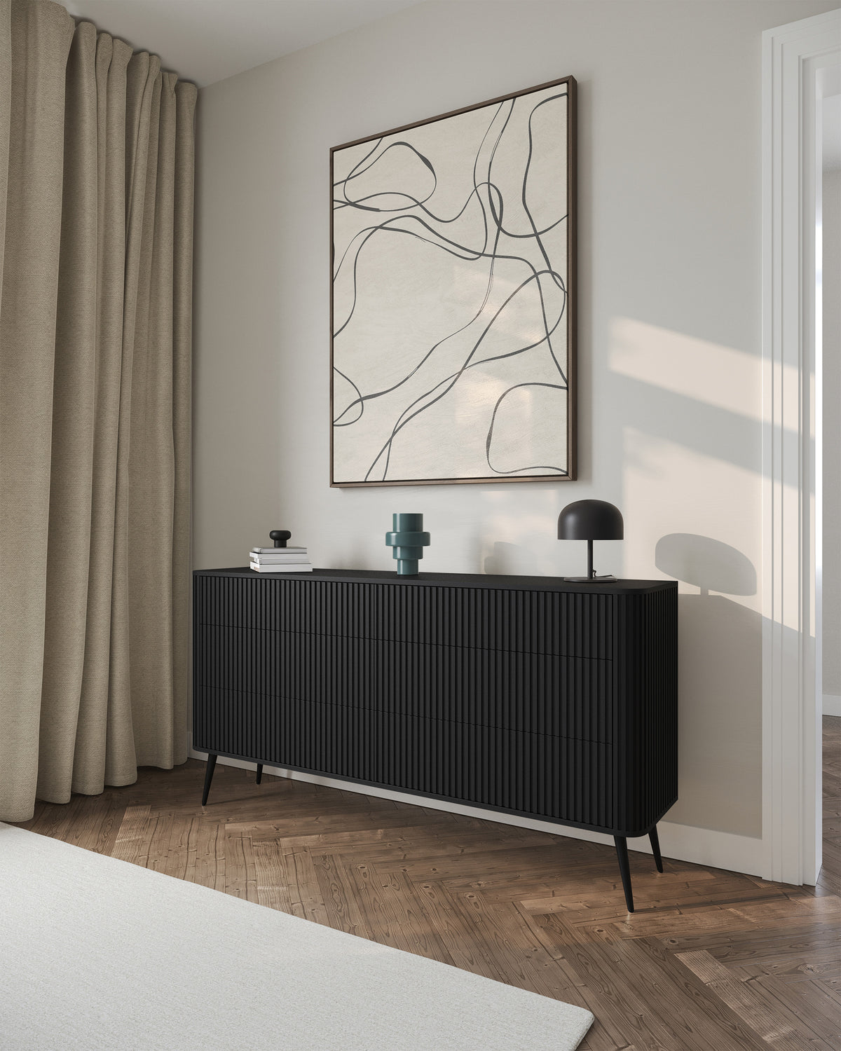 Kommode Ovarlo mit Fräsungen und sechs Schubladen, 168 cm, schwarz mit schwarzen Beinen